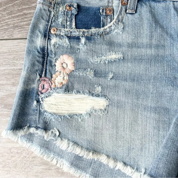 AEO High Rise Festival  Floral Embroidery Distressed Jean Shorts - Picture 3 of 12
